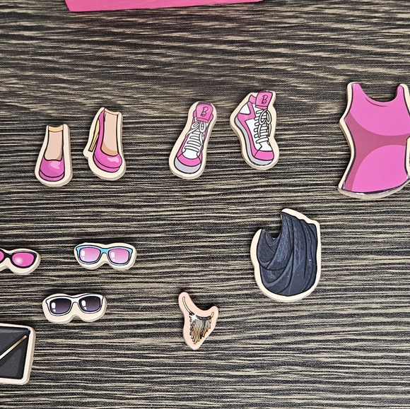 Barbie Magnetic Dress Up Doll - Picture 11 of 12